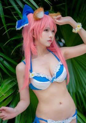 亚洲色中色_十万网红美女美酱
